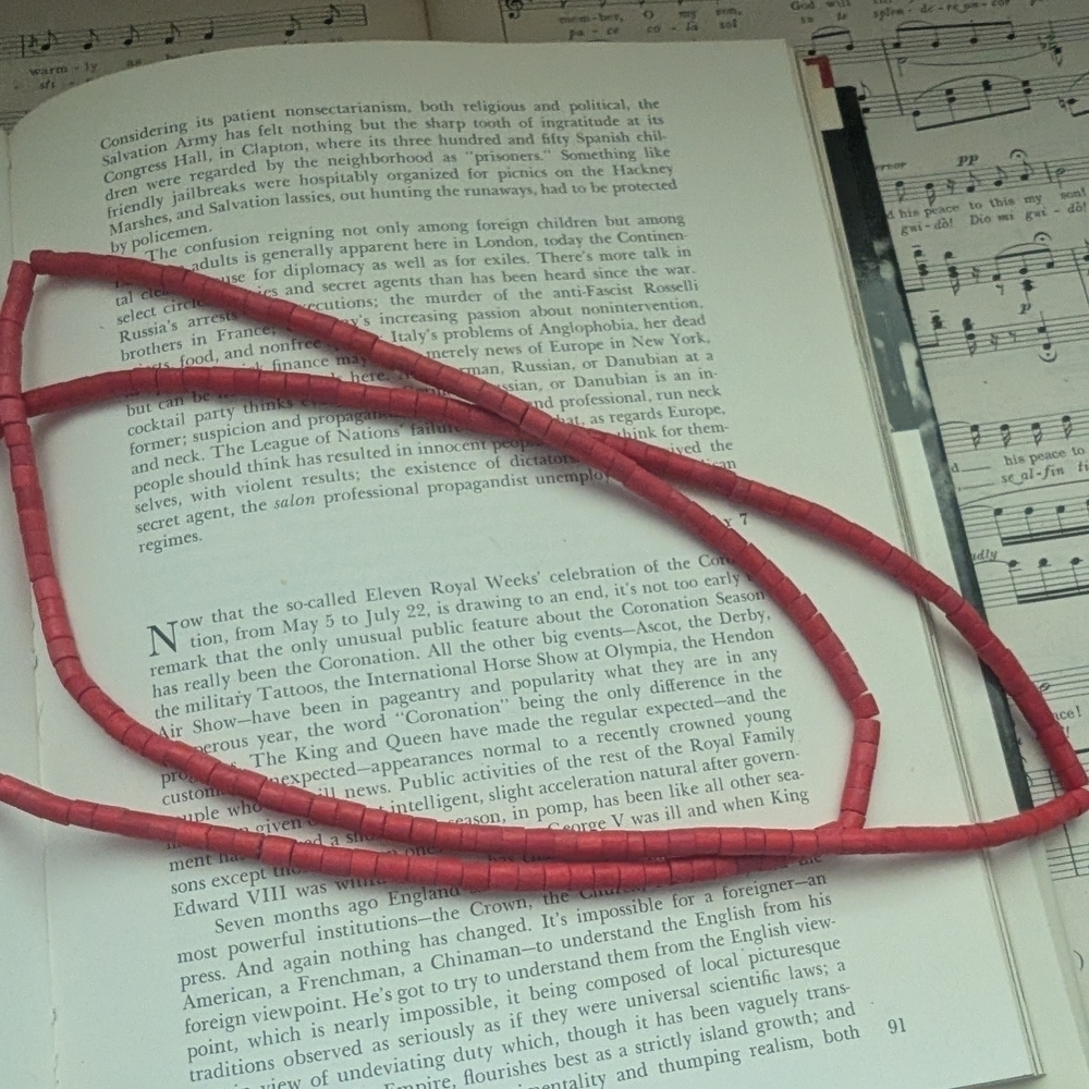 Elegant Red Beaded Necklace - Picture 6 of 6